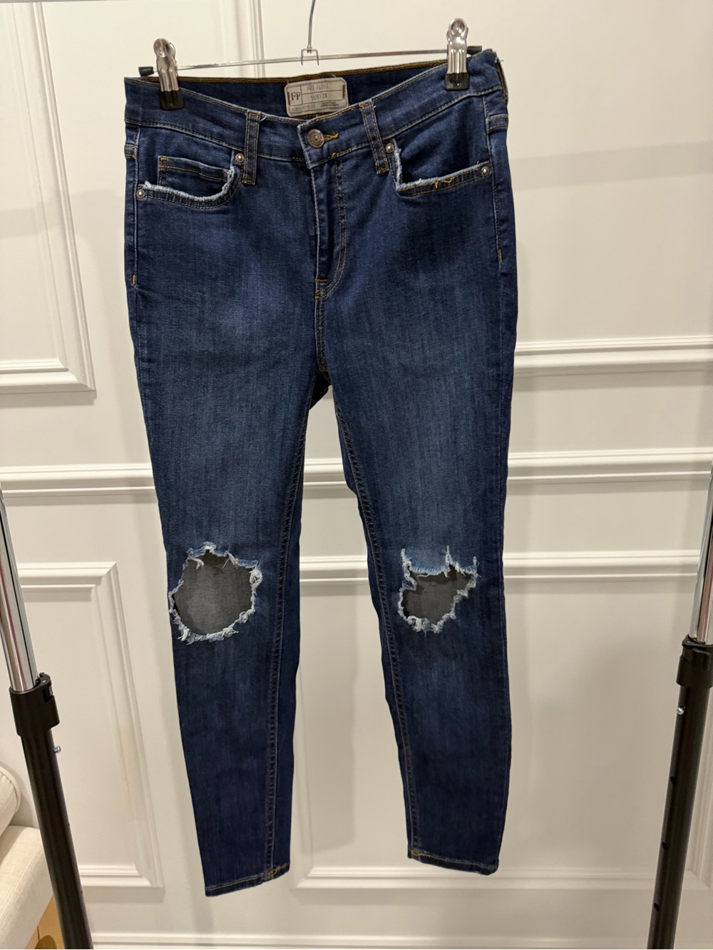 Free People Dark Blue Ripped Skinny Jeans💙 👖